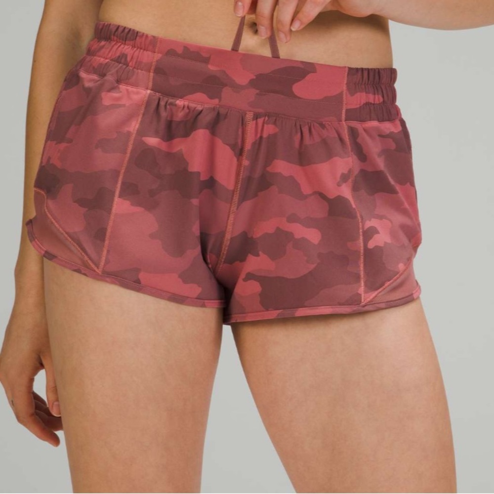 Lululemon Hotty Hot Low-Rise Lined Short 2.5
